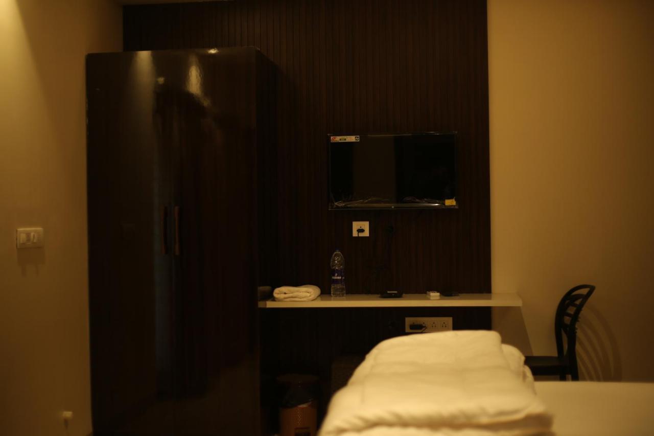 Hotel L. R Residency Kanchipuram Esterno foto