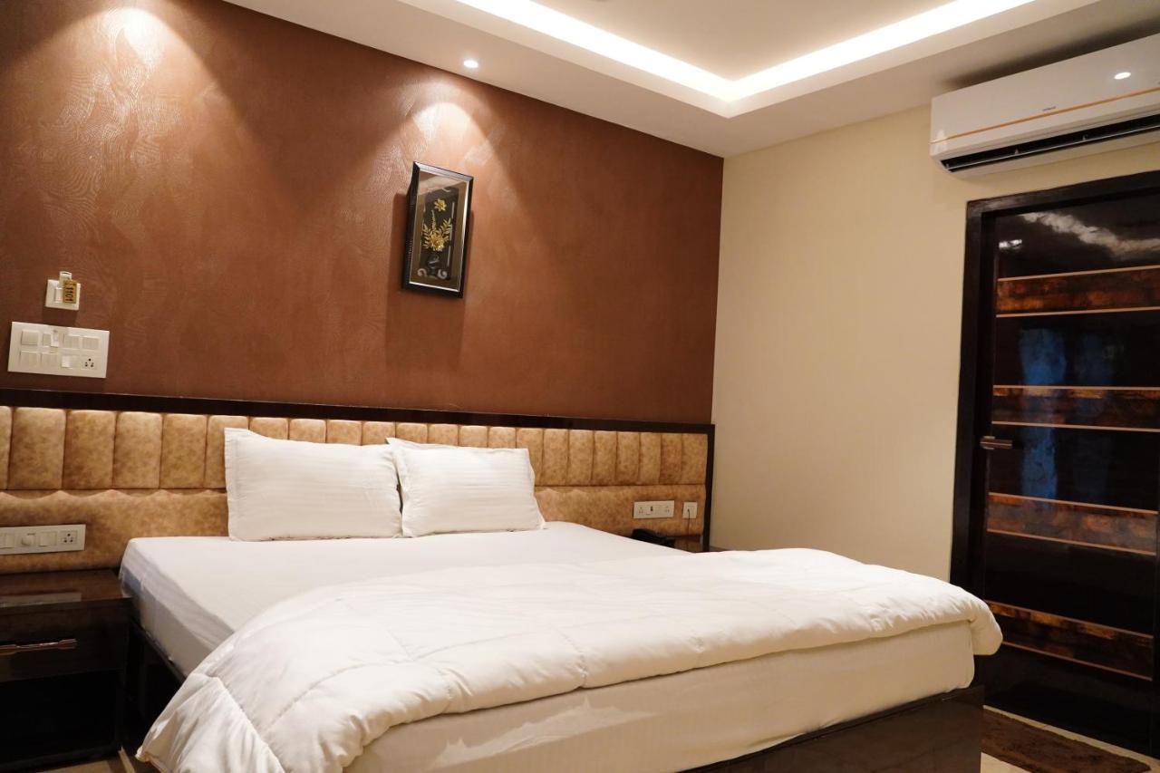 Hotel L. R Residency Kanchipuram Esterno foto