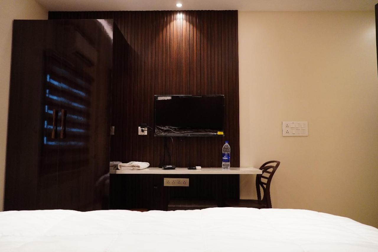Hotel L. R Residency Kanchipuram Esterno foto