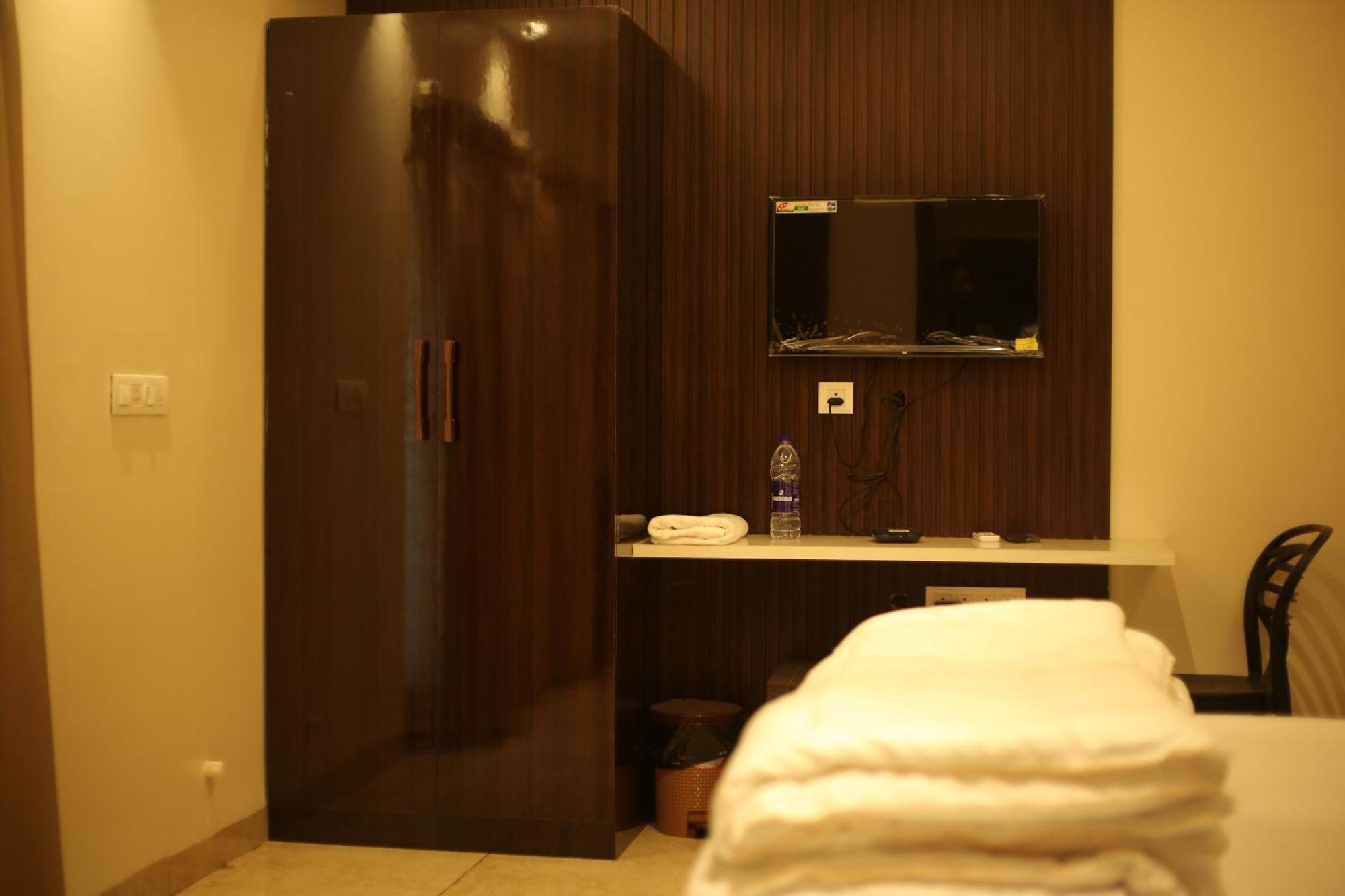 Hotel L. R Residency Kanchipuram Esterno foto